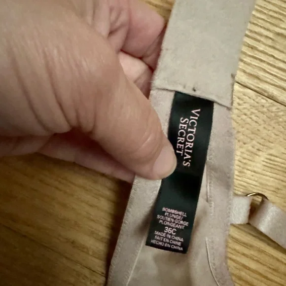 Victoria's Secret Very Sexy Bombshell Bra - Picture 4 of 9